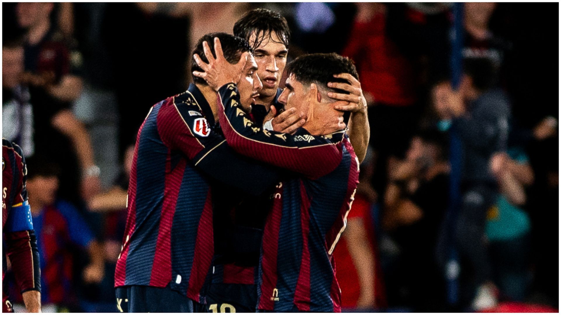 Los jugadores del Levante celebran un gol de Víctor García