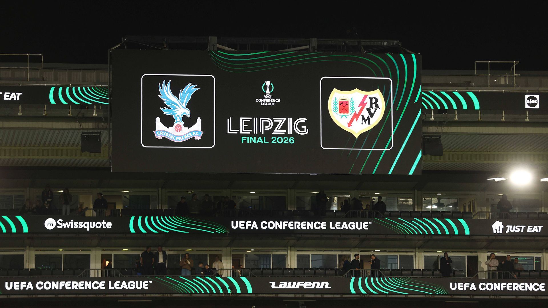 Marcador anunciando la final de Conference entre Crystal Palace y Rayo Vallecano