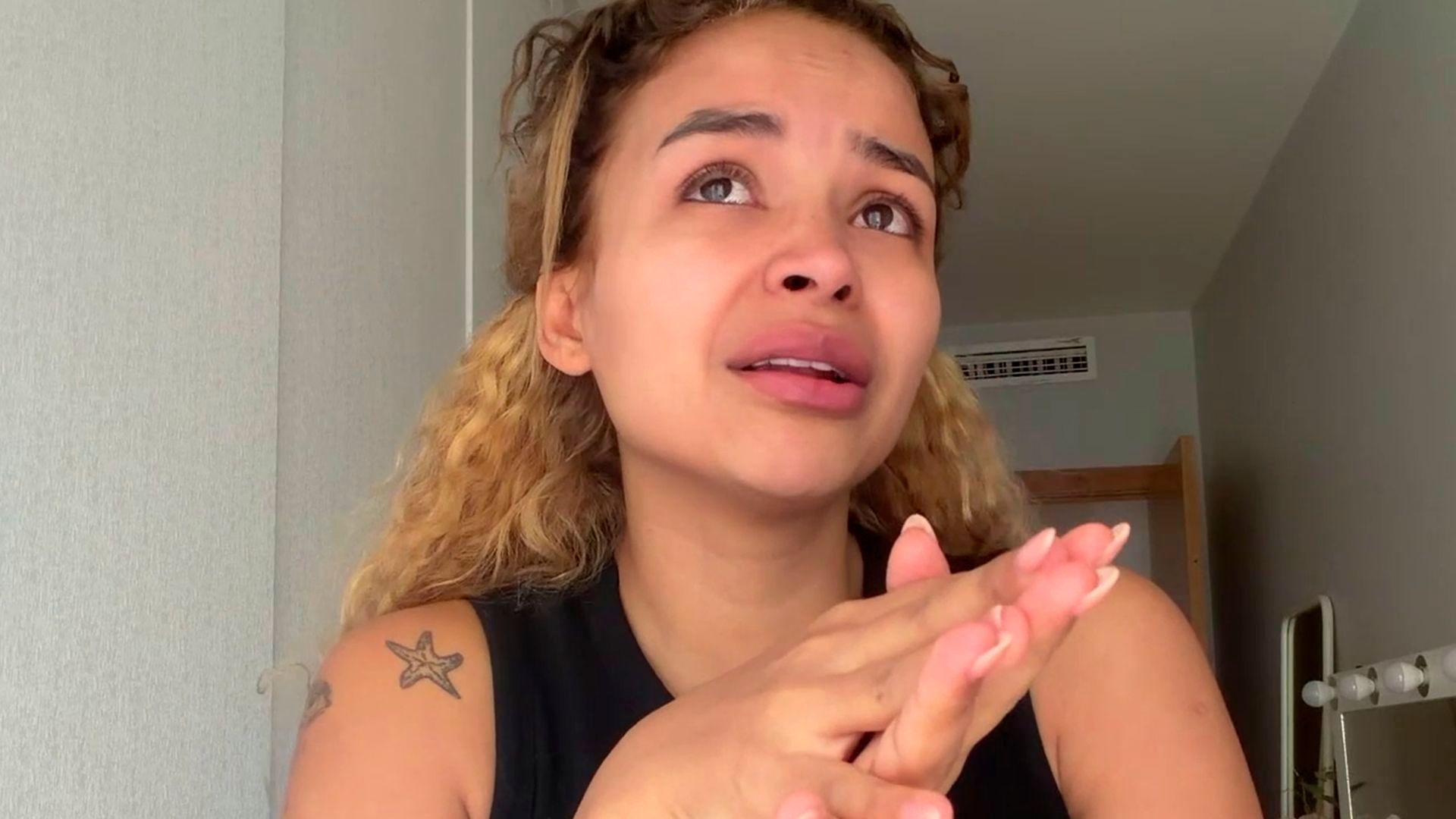 Mayeli Díaz, al límite, se rompe al hablar de la gran caída de pelo que sufre Mi familia imperfecta Temporada 1 Top Vídeos 45