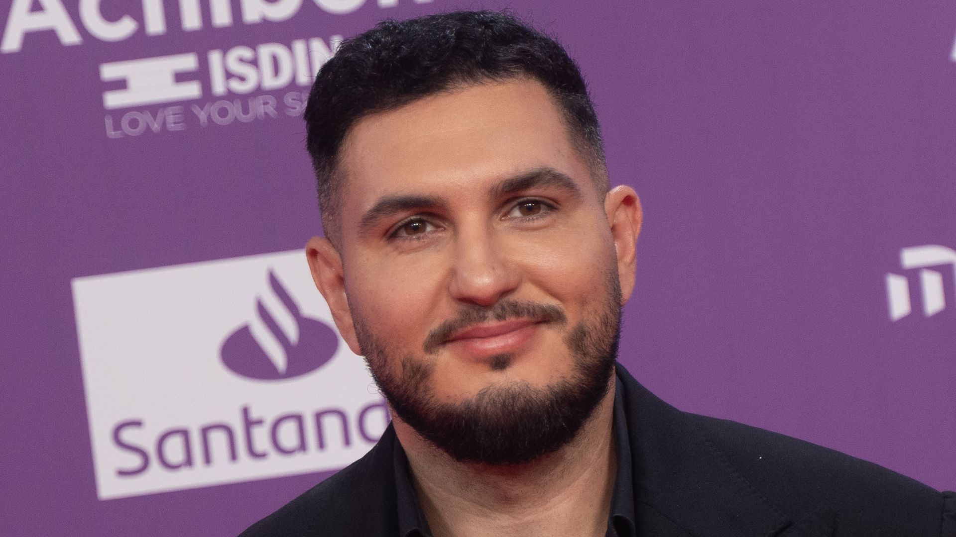 Omar Montes durante el photocall previo a la entrega de Los40 Music Awards Santander 2025