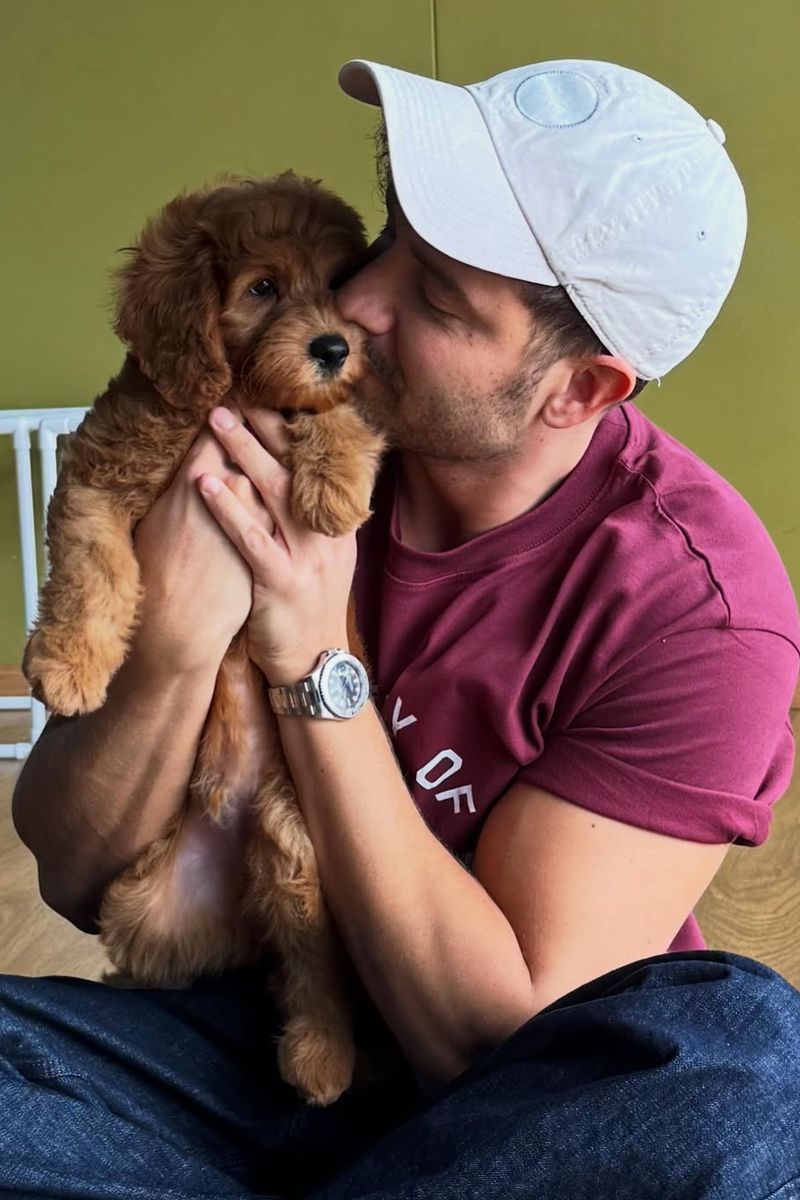 Pablo Alborán presenta al nuevo miembro de su familia, Siro