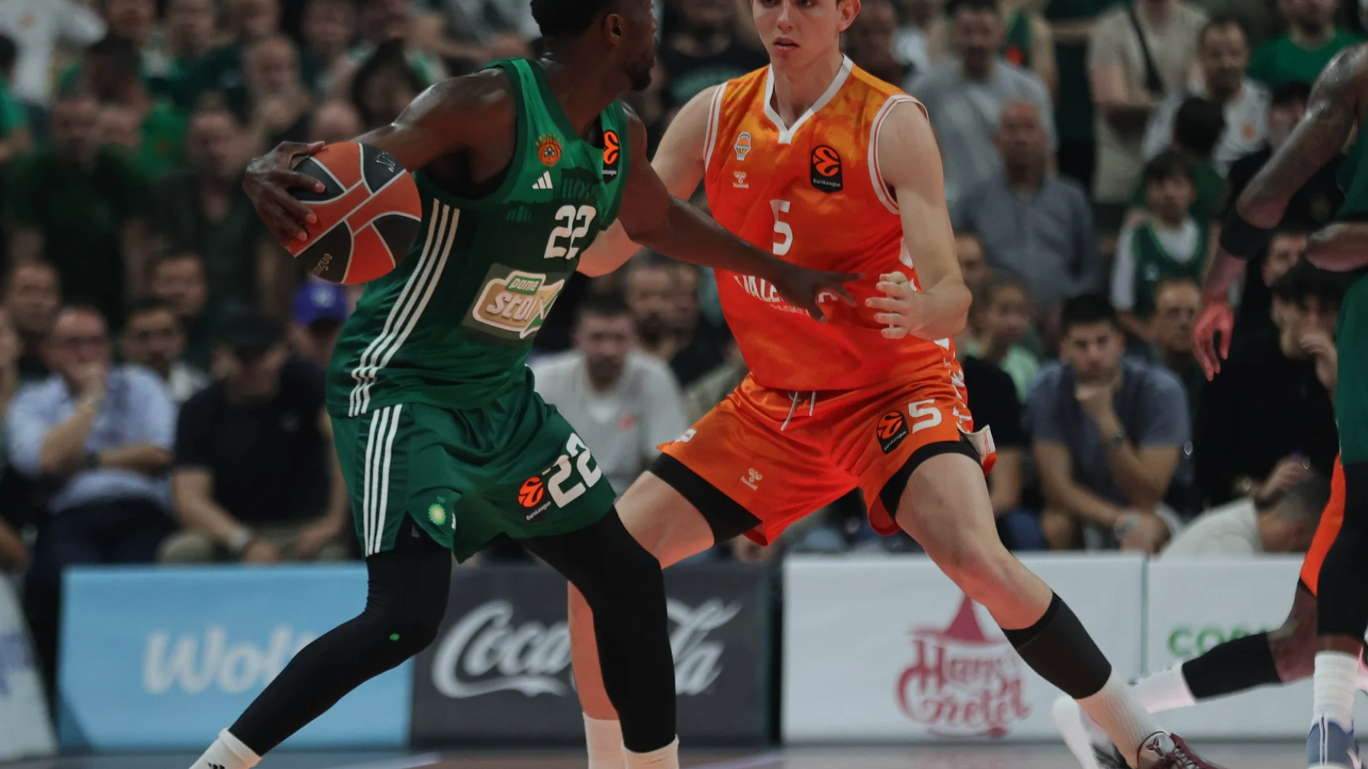 Valencia Basket fuerza el quinto partido ante el Panathinaikos, el Roig decide (86-89)