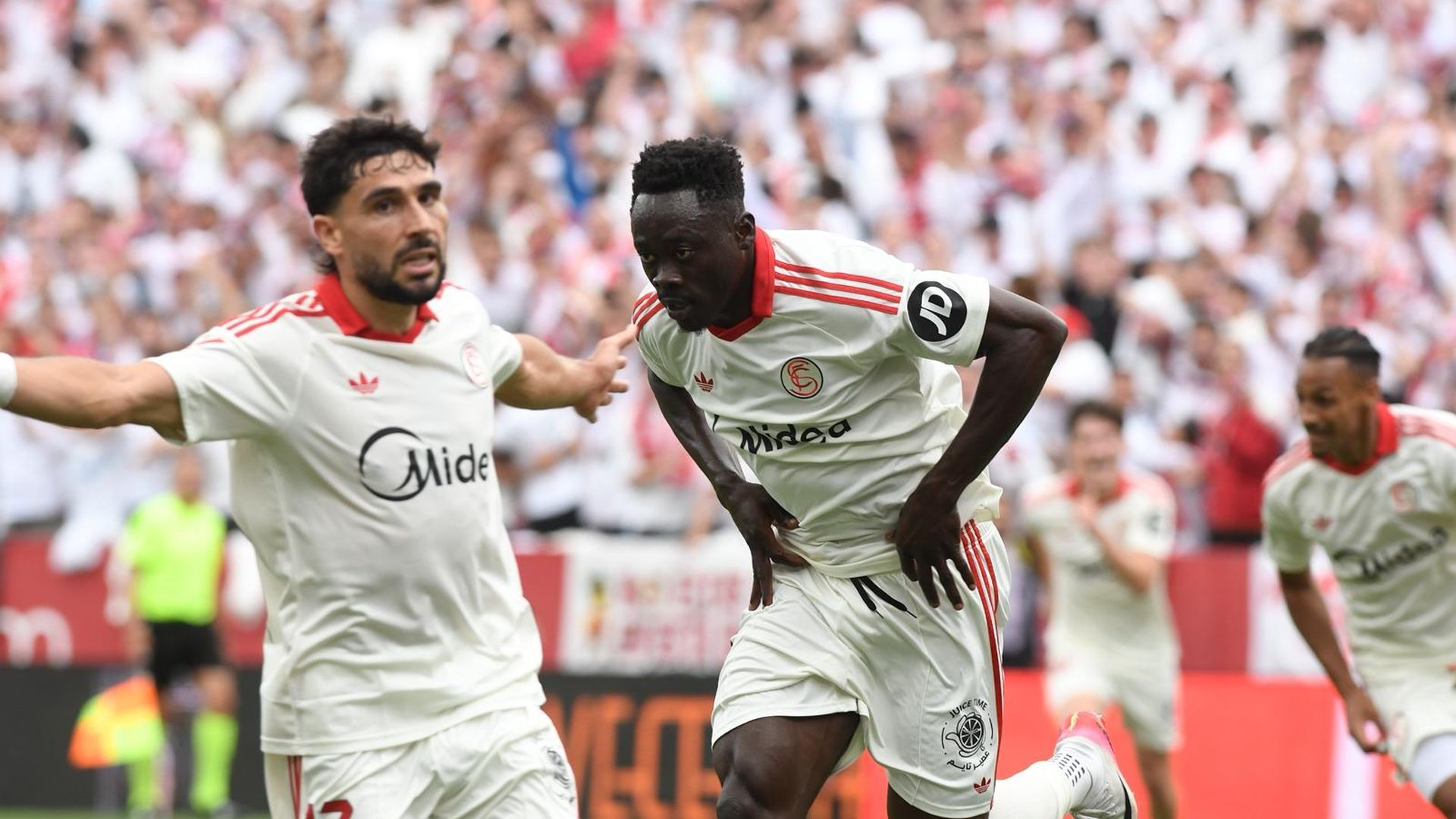 Akor Adams celebrando su gol en el Sevilla-Espanyol