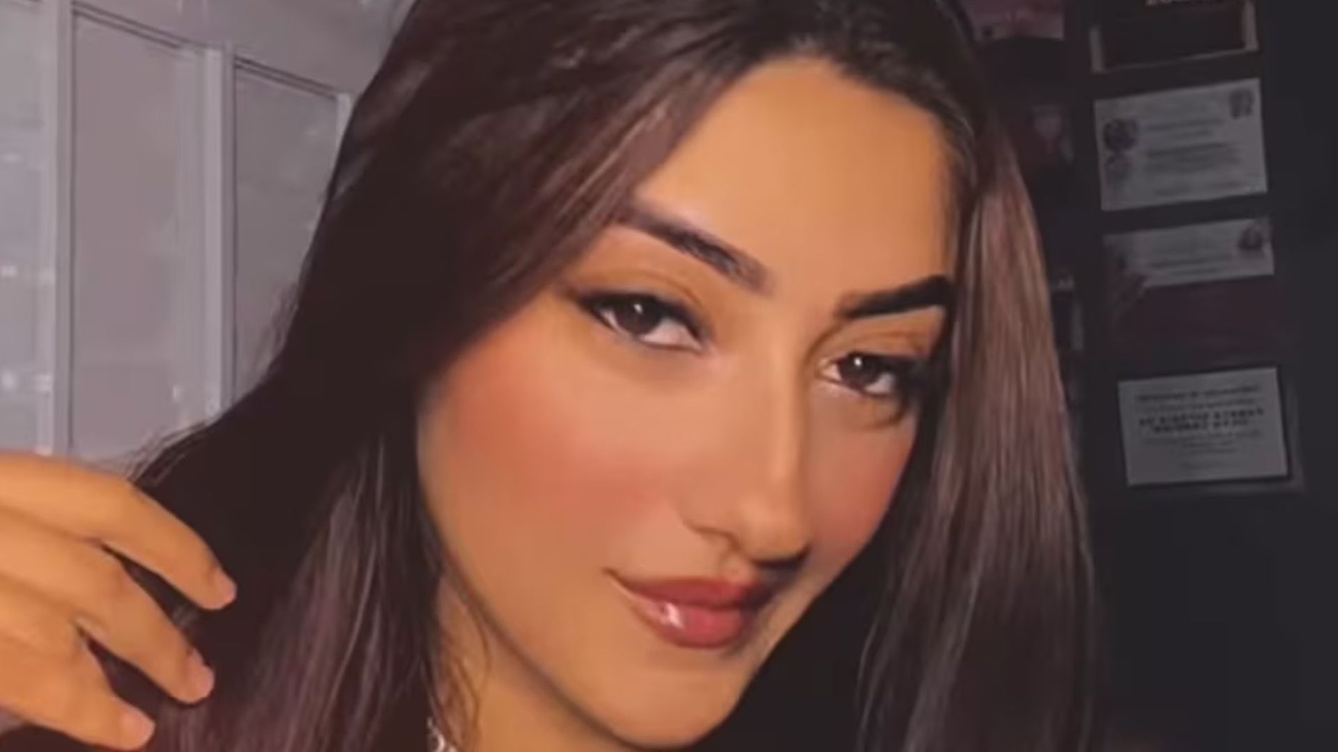 Asesinan a la influencer brasileña Pamela Guimarães en su casa delante de sus cuatro hijos: buscan al sospechoso