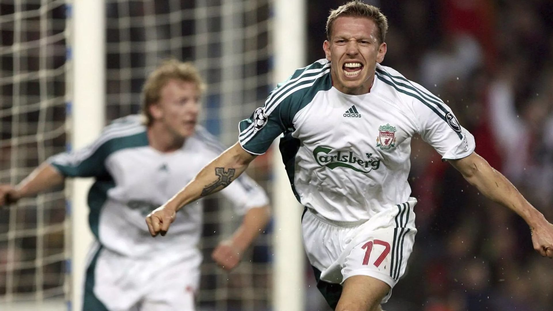 Craig Bellamy celebrando el gol en el Camp Nou