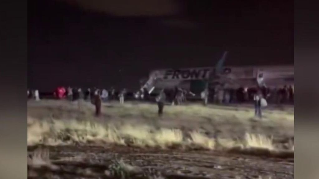 Un muerto y 12 heridos al arrollar un avión de pasajeros a un transeúnte en pleno despegue en el aeropuerto de Denver