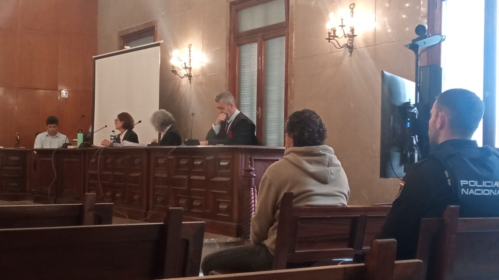 El hombre que mató a su exsuegra a patadas en Mallorca llamó a su expareja durante el crimen para que "oyera sufrir a su madre"