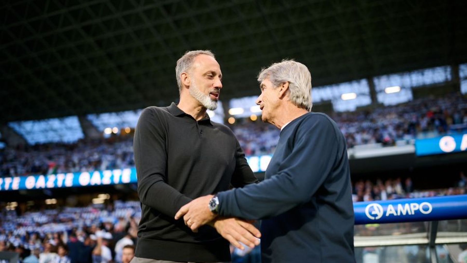 Pellegrini y Matarazzo se saludan antes del Real Sociedad - Betis