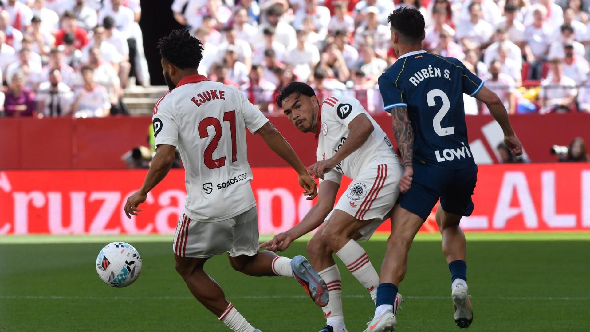 Suazo, en el Sevilla-Espanyol