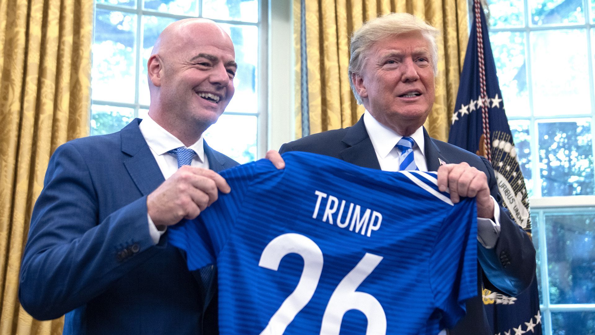 Trump junto a Infantino