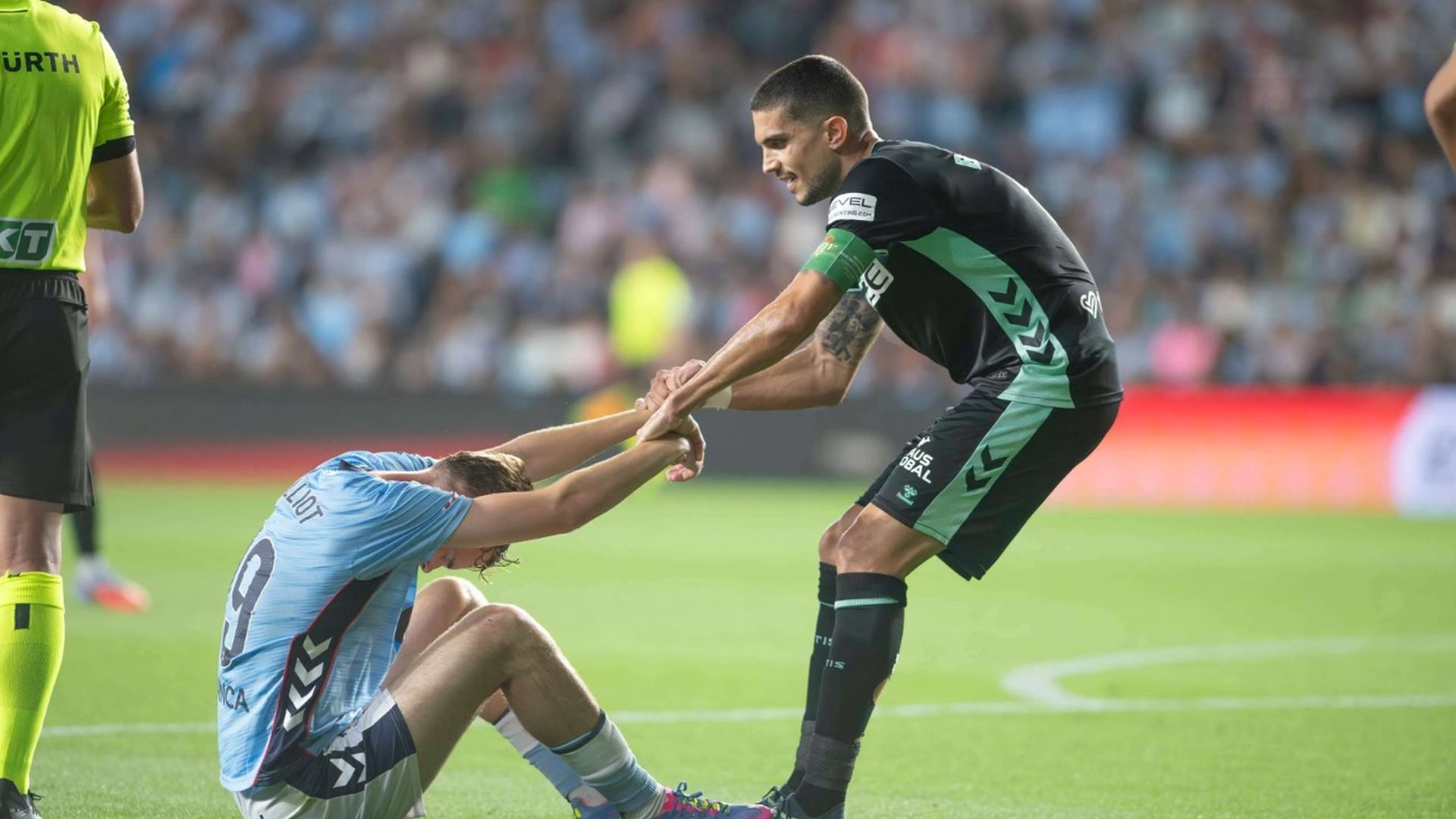 Bartra levanta a Swedberg en el Celta-Betis