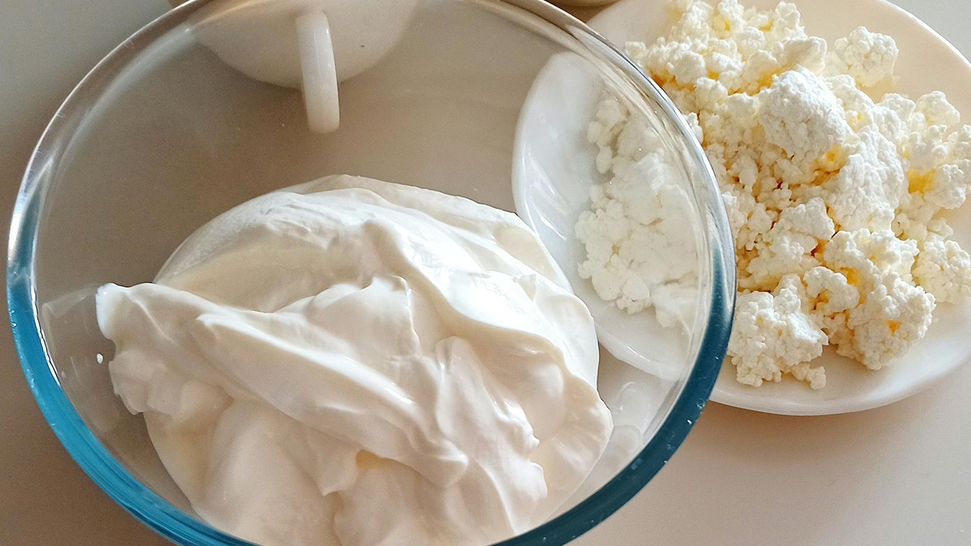 Este tipo de queso puede comprarse en cualquier supermercado. Este tipo de queso puede comprarse en cualquier supermercado.