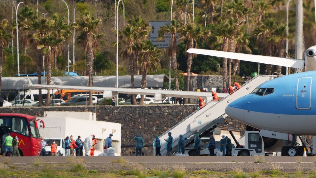 Hantavirus, última hora del brote en el crucero MV Hondius: los españoles evacuados, en el avión a punto de partir a Madrid