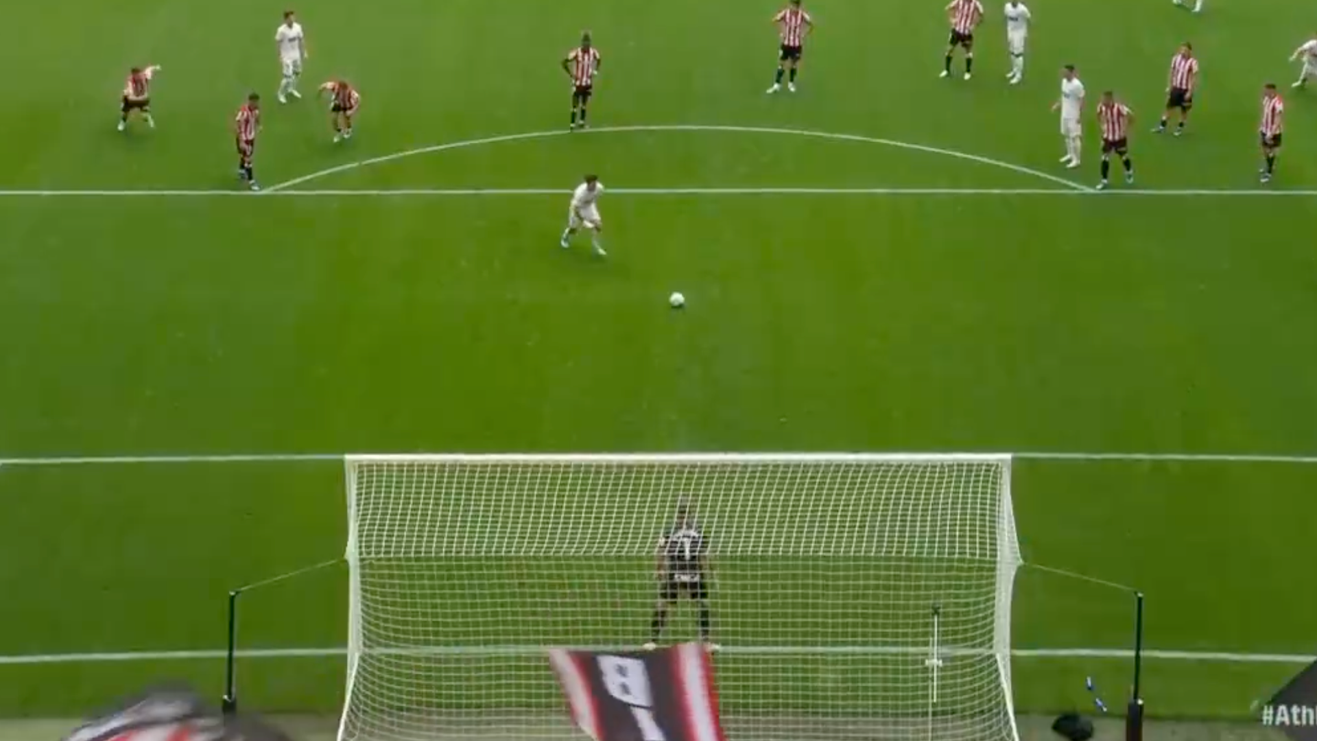 Hugo Duro falla el penalti en San Mamés