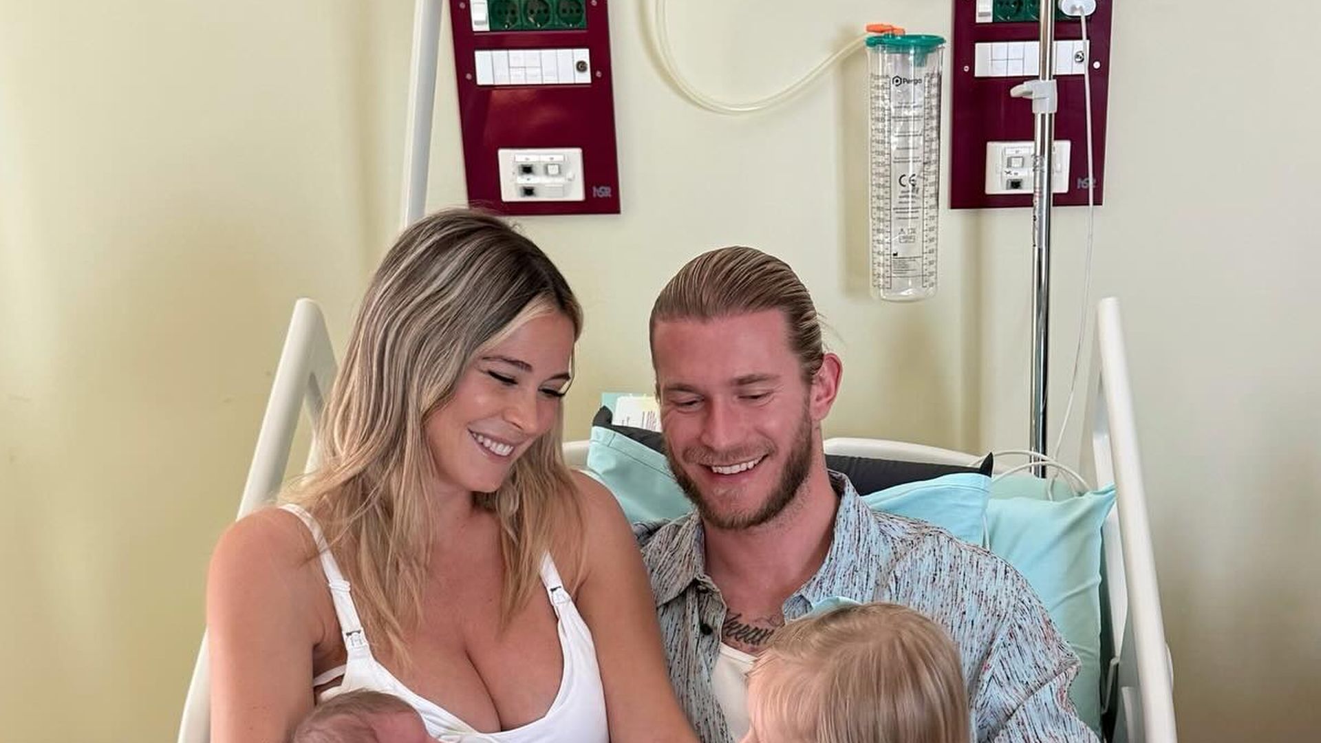 Diletta Leotta junto a su marido, Loris Karius, tras dar a luz a su segundo hijo