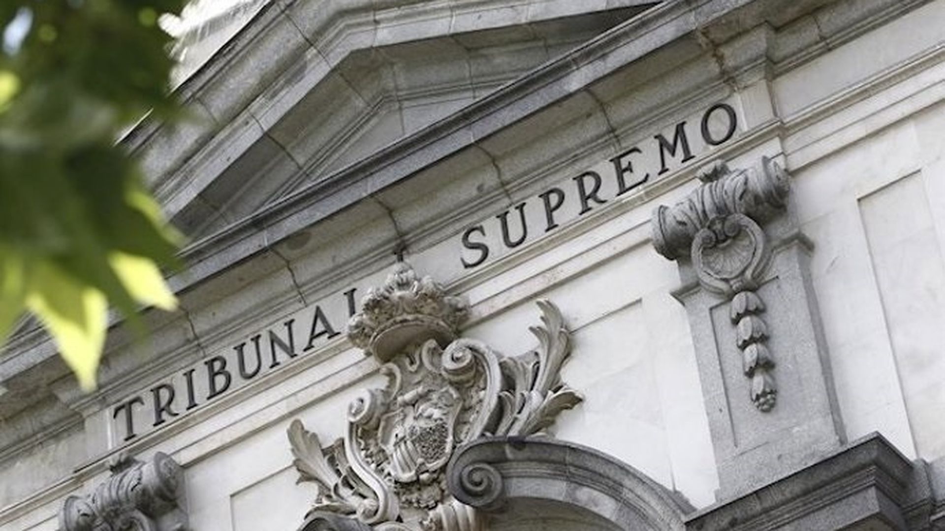 El Gobierno pide al Supremo no paralizar la regularización extraordinaria de migrantes El Gobierno pide al Supremo no paralizar la regularización extraordinaria de migrantes
