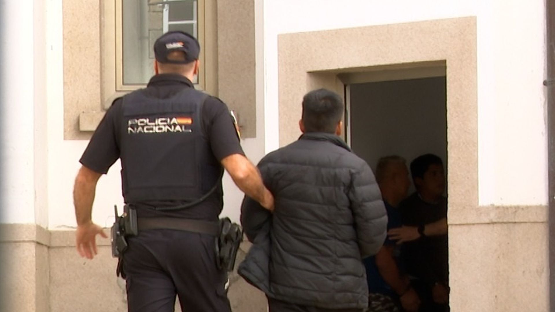 El joven acusado de matar a su padre en Muros A Coruña con un hacha: "Estaba colocadísimo"