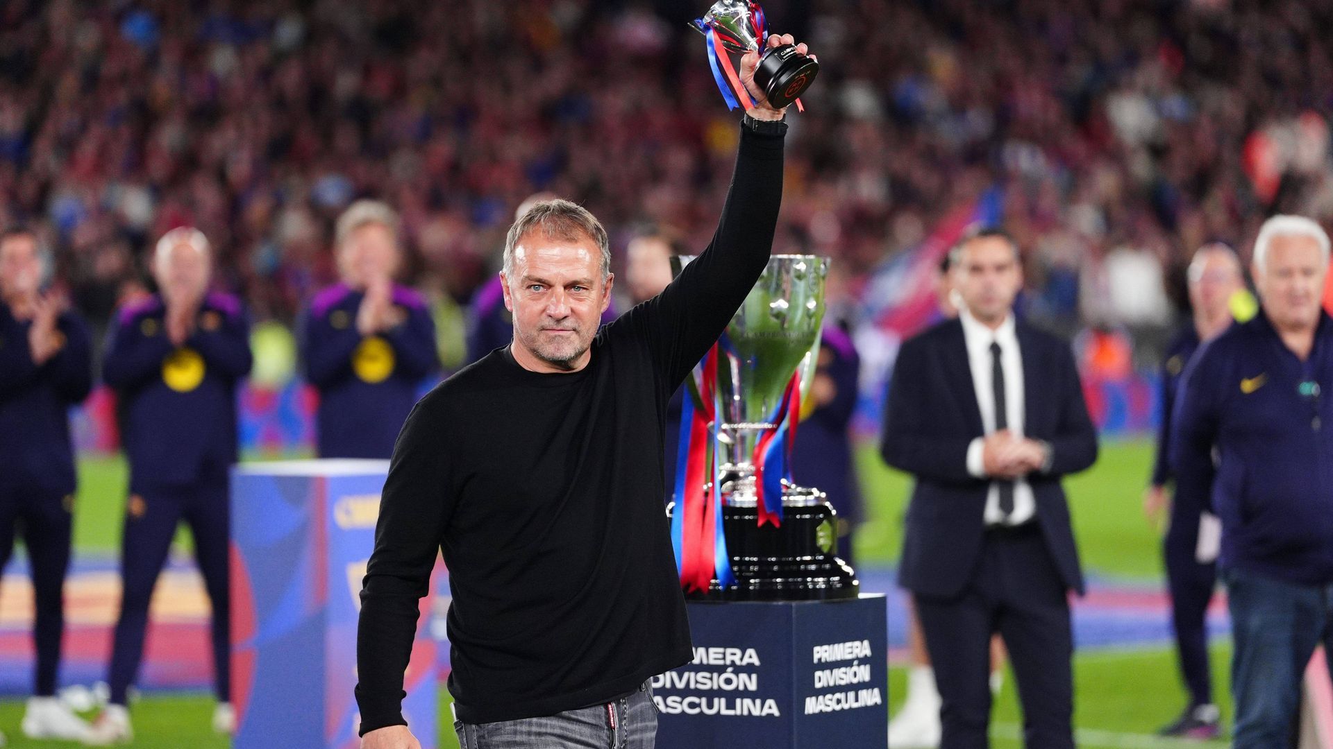 Hansi Flick, en una imagen tras la victoria del Barcelona ante el Real Madrd, con el título de Liga