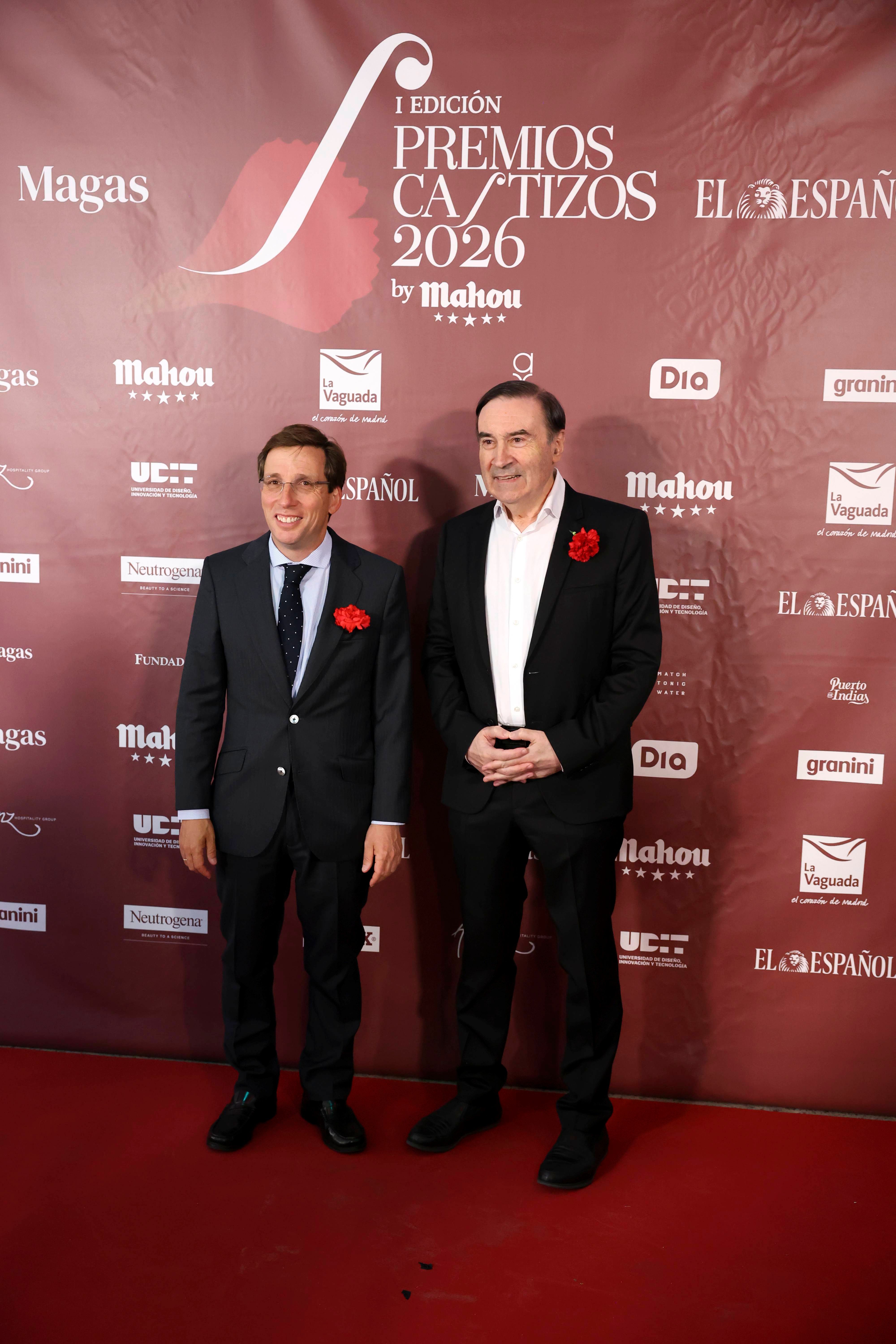 José Luis Martínez-Almeida y Pedro J. Ramírez