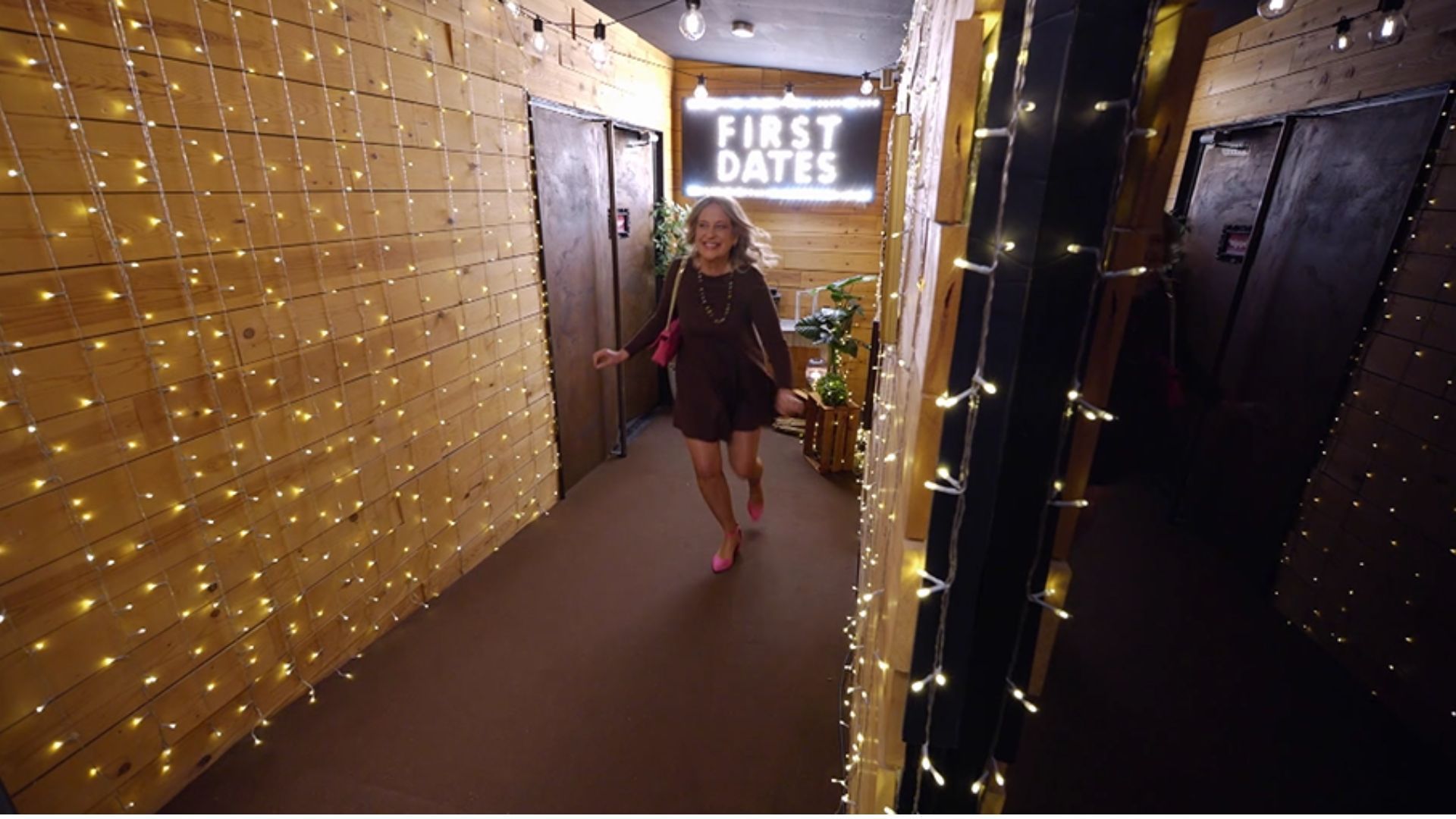 La emocionante reacción de Anabelle al conocer al equipo de 'First Dates': "¡Encantada!"