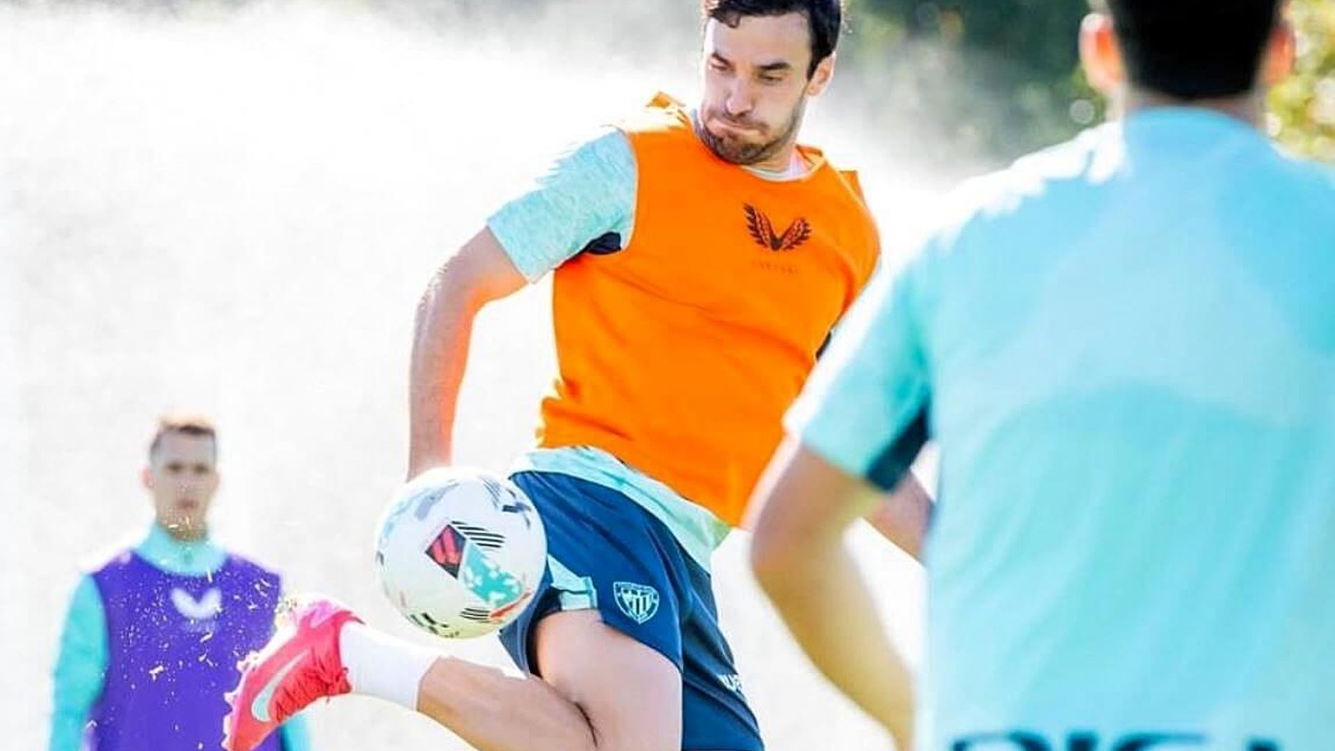 Una espuela de Iñigo Lekue entrenando en Lezama