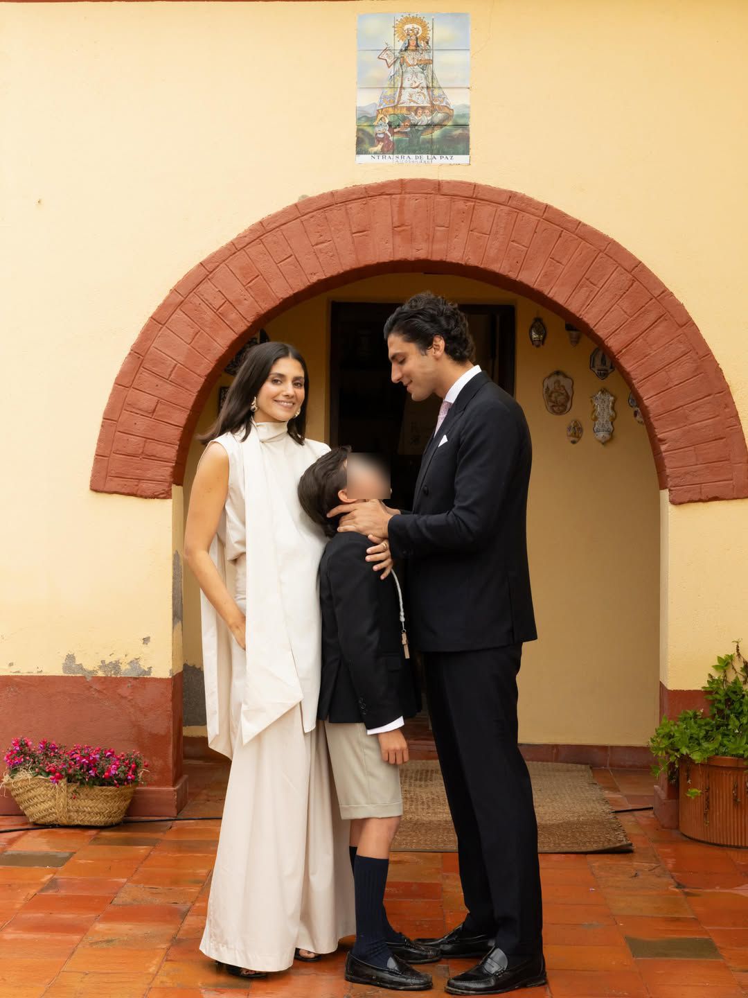 María G. de Jaime y Tomás Páramo con su hijo Tomi