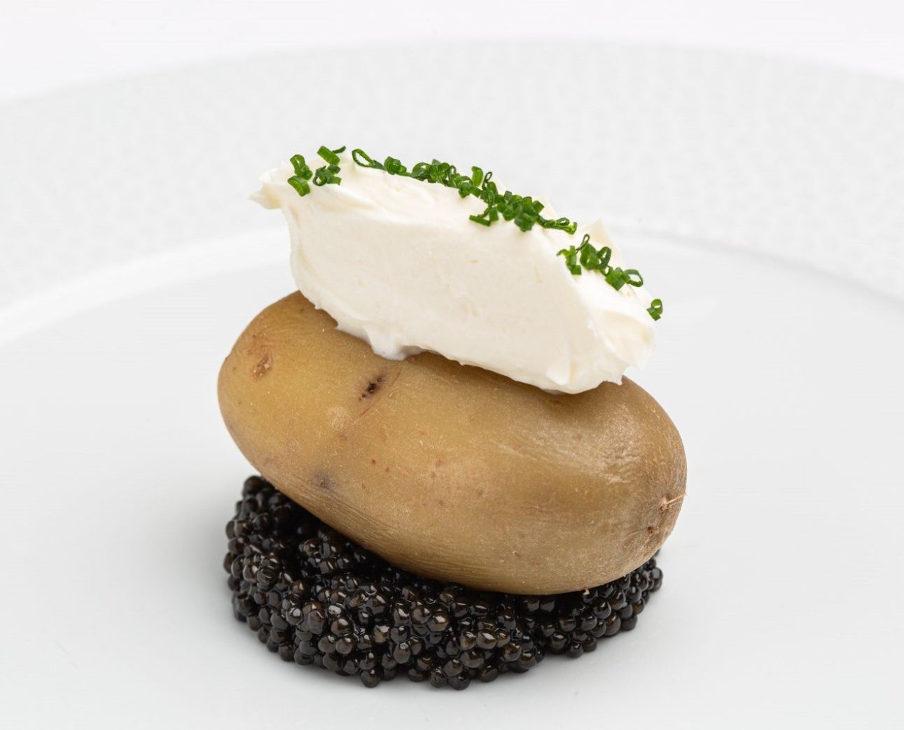 Caviar con patata cocida