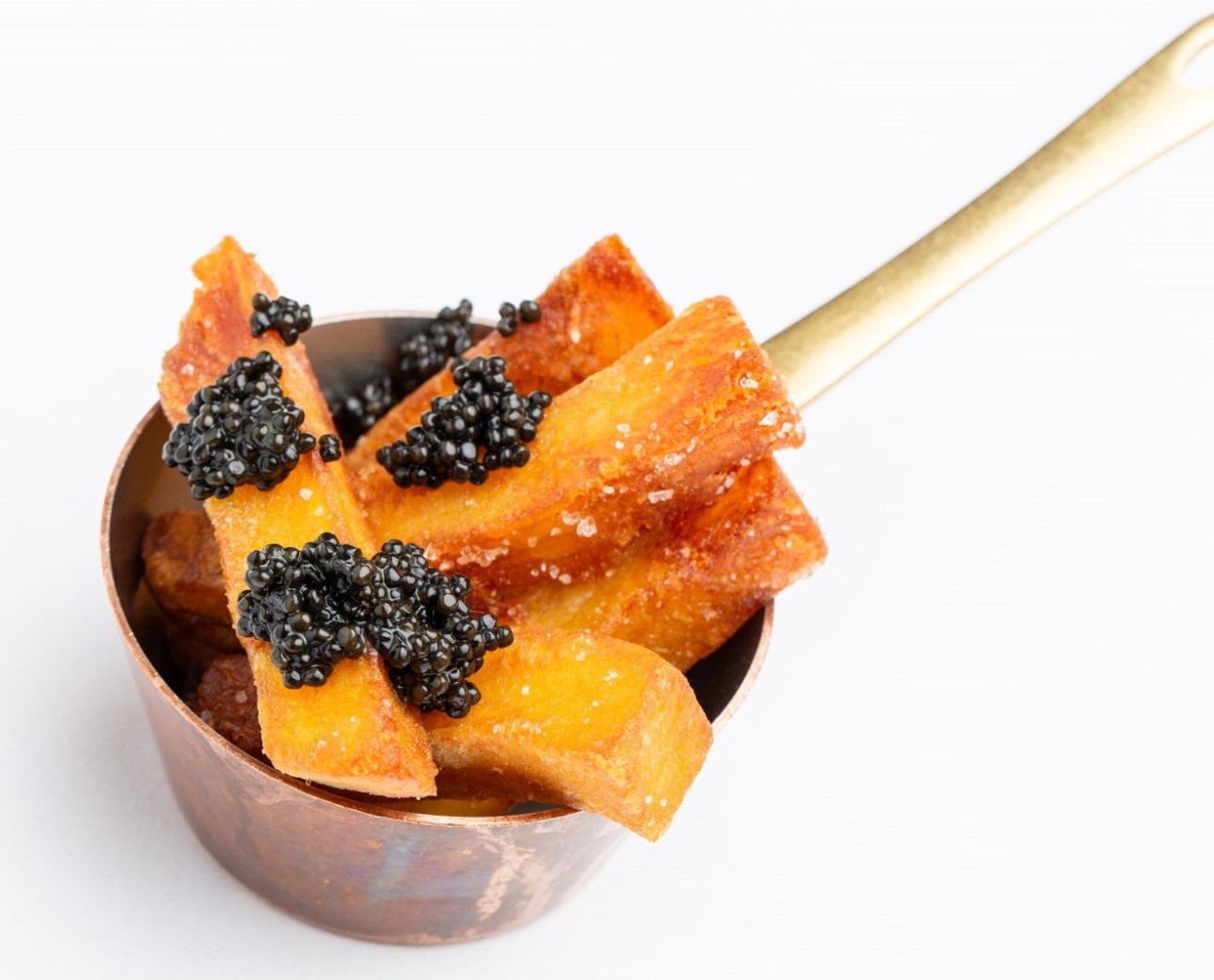 Caviar con patatas fritas