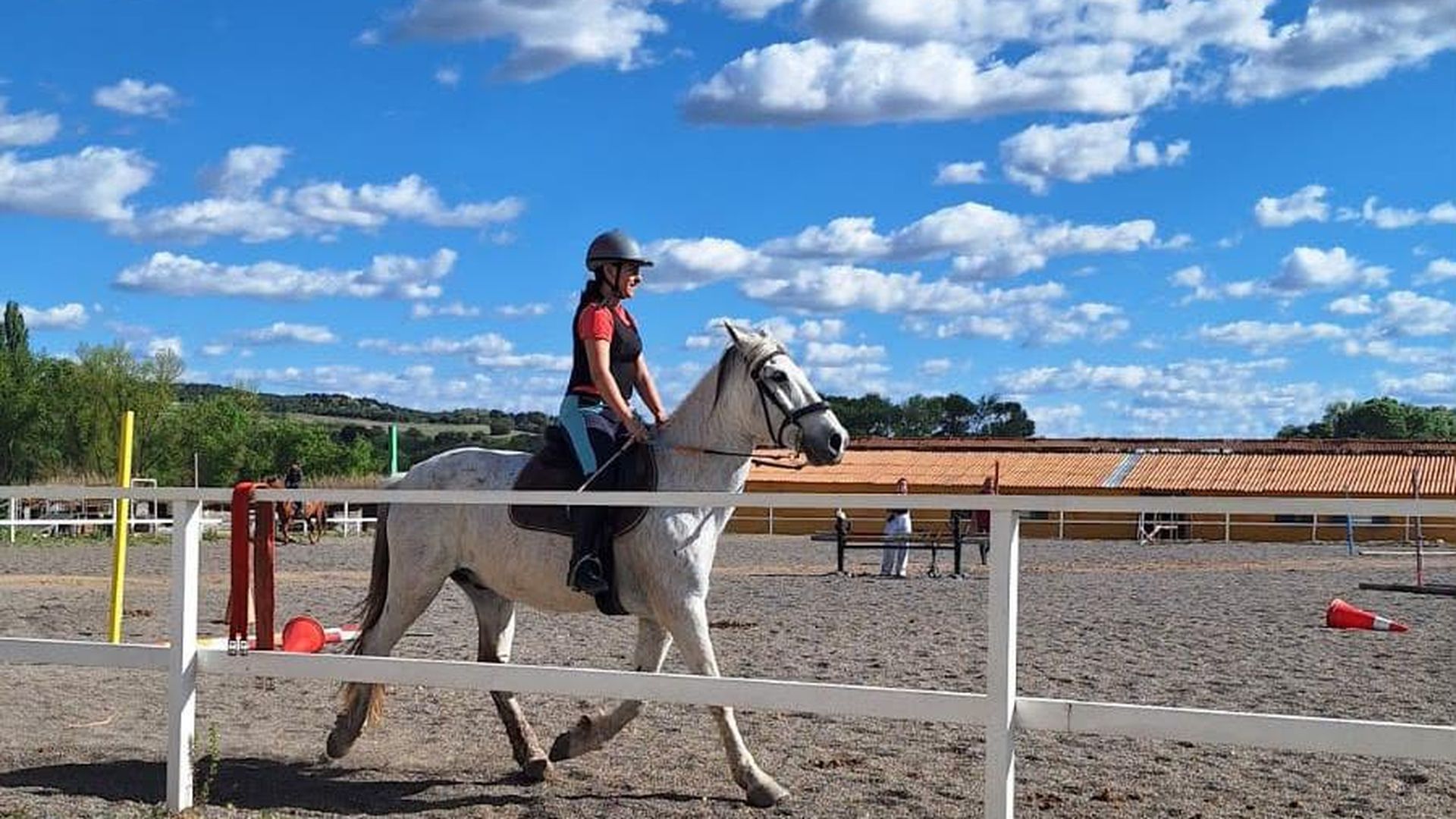 Cristina durante una sesión de equinoterapia