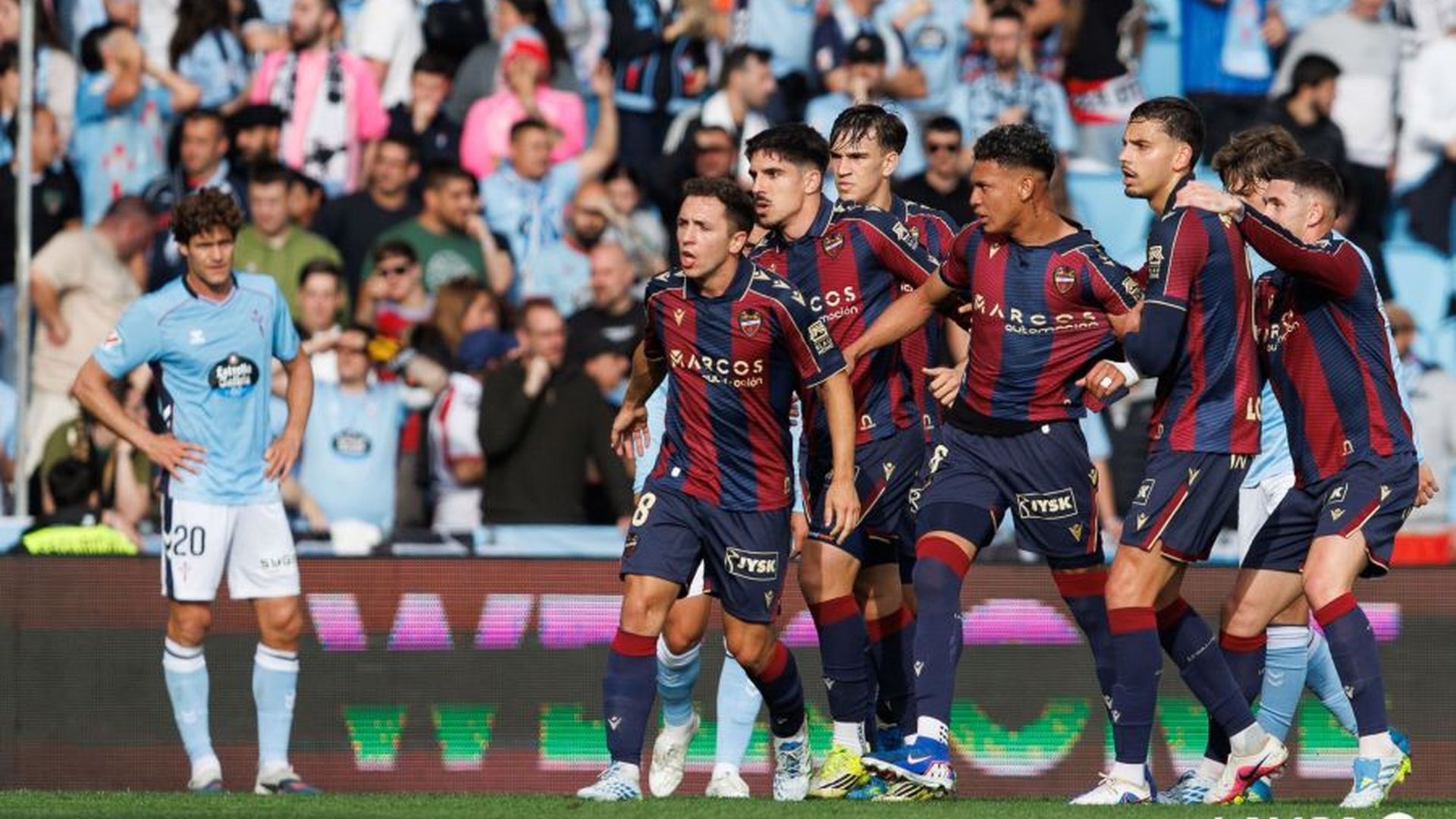 El Levante celebra un gol en Balaídos