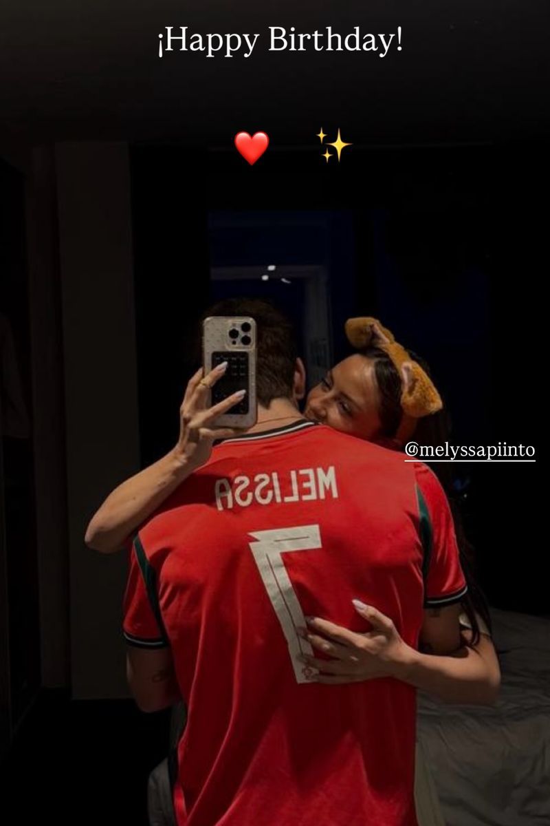 El tierno posado íntimo con el que Mario Casas ha felicitado el cumpleaños a Melyssa Pinto