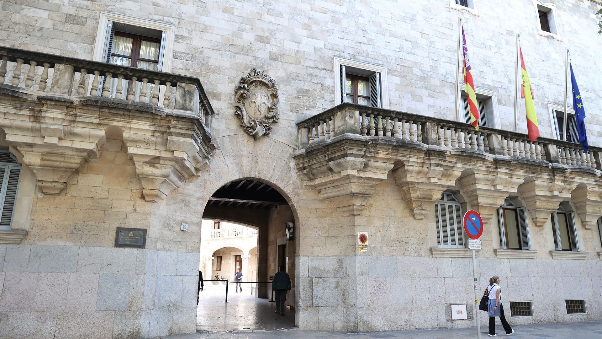 Emiten una orden de busca y captura contra un hombre acusado de secuestrar y violar a una menor de 14 años en Palma Emiten una orden de busca y captura contra un hombre acusado de secuestrar y violar a una menor de 14 años en Palma