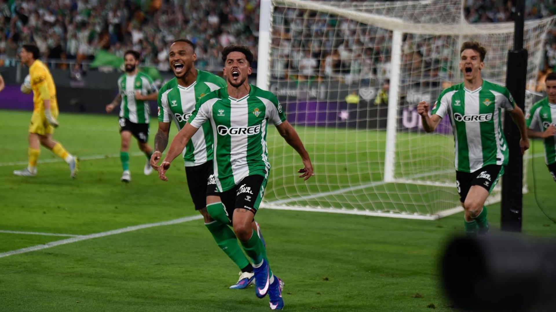 Pablo Fornals celebra su gol al Elche