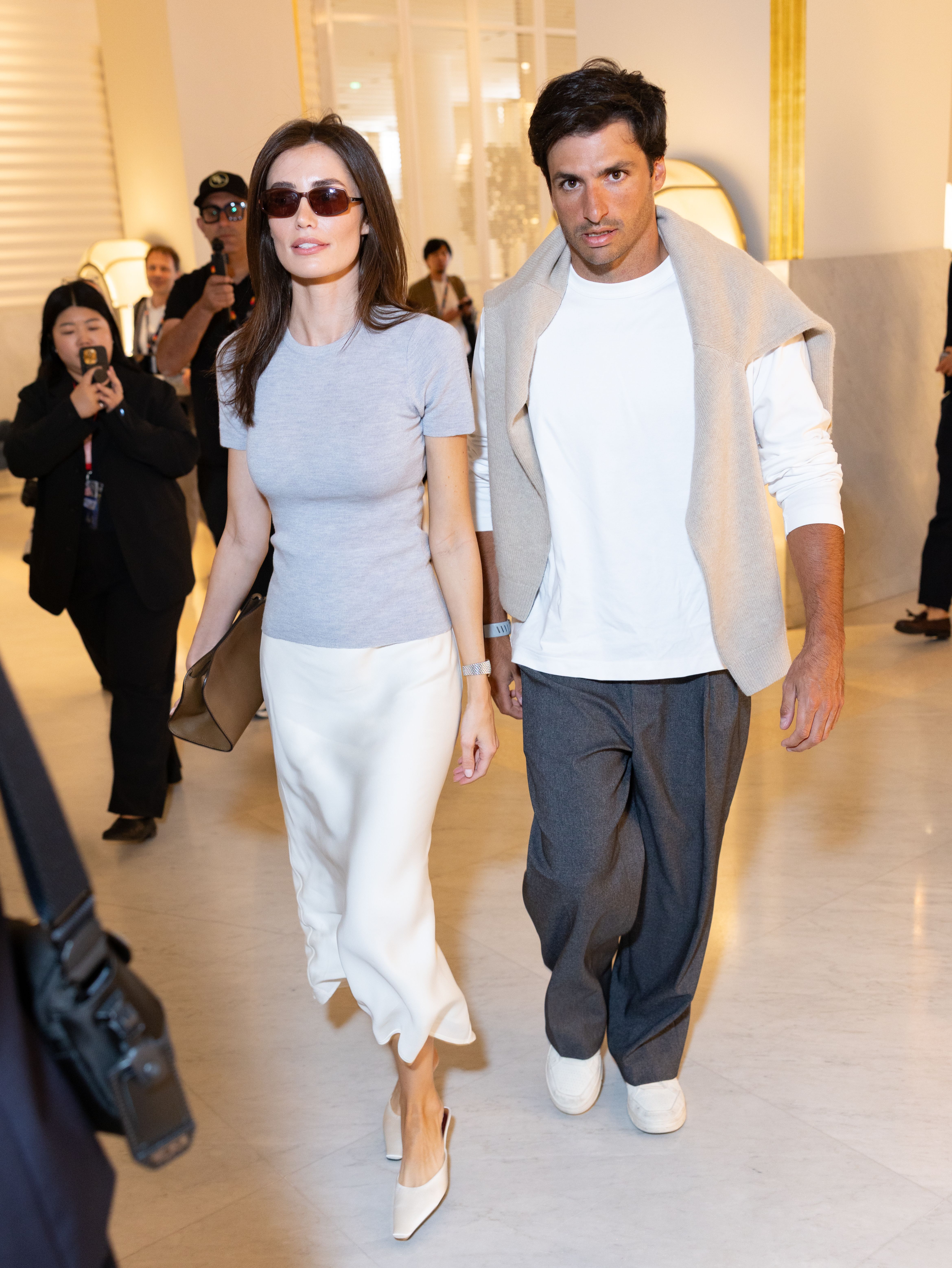 Rebecca Donaldson y Carlos Sainz Jr., en su llegada al Festival de Cannes