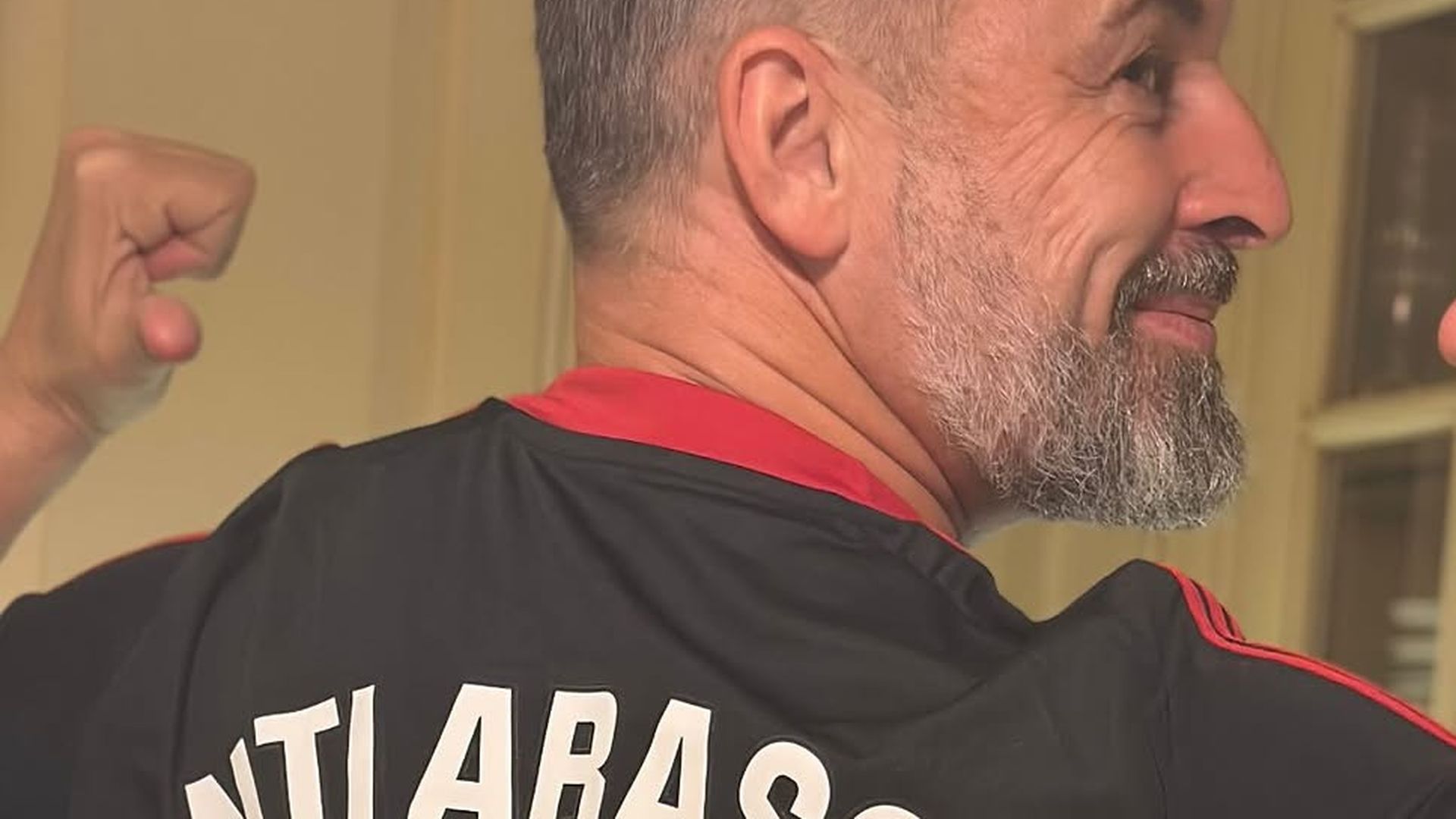 Santiago Abascal, con la camiseta del Sevilla Santiago Abascal, con la camiseta del Sevilla