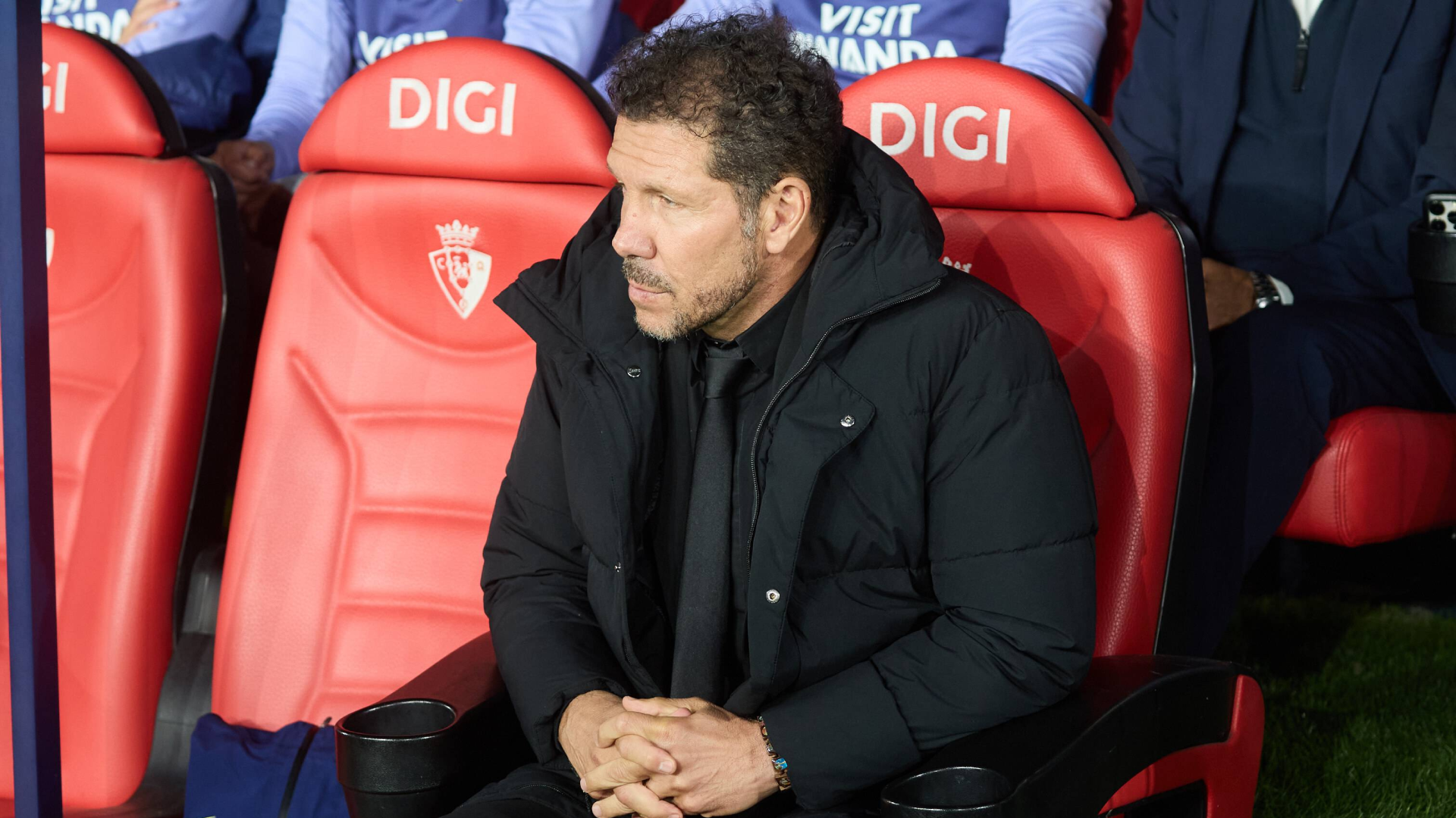 Simeone, en el banquillo de El Sadar Simeone, en el banquillo de El Sadar