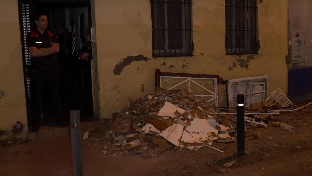 Una madre y su hijo de 10 años, las dos personas graves tras la explosión en Barcelona: "Estaban cocinando"