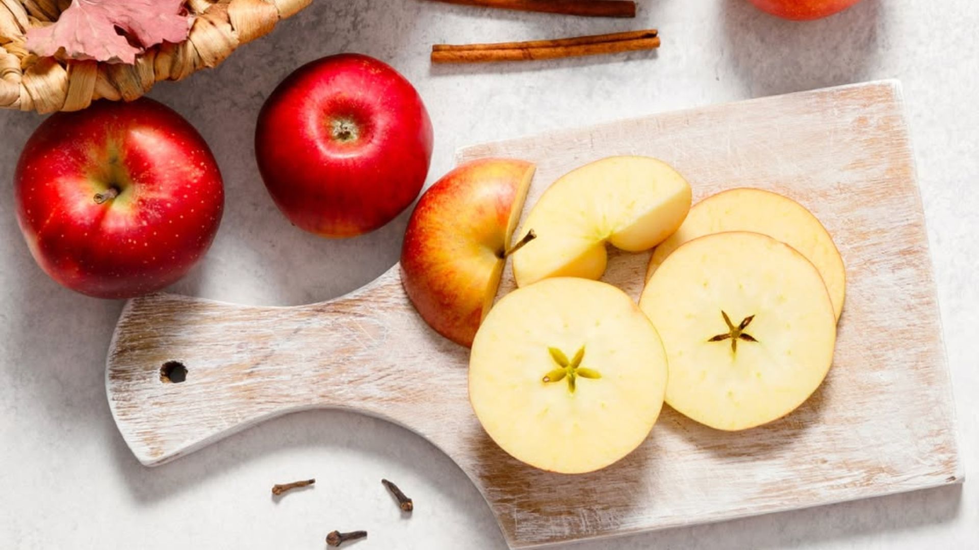 Una manzana al día mejora tu salud Una manzana al día mejora tu salud