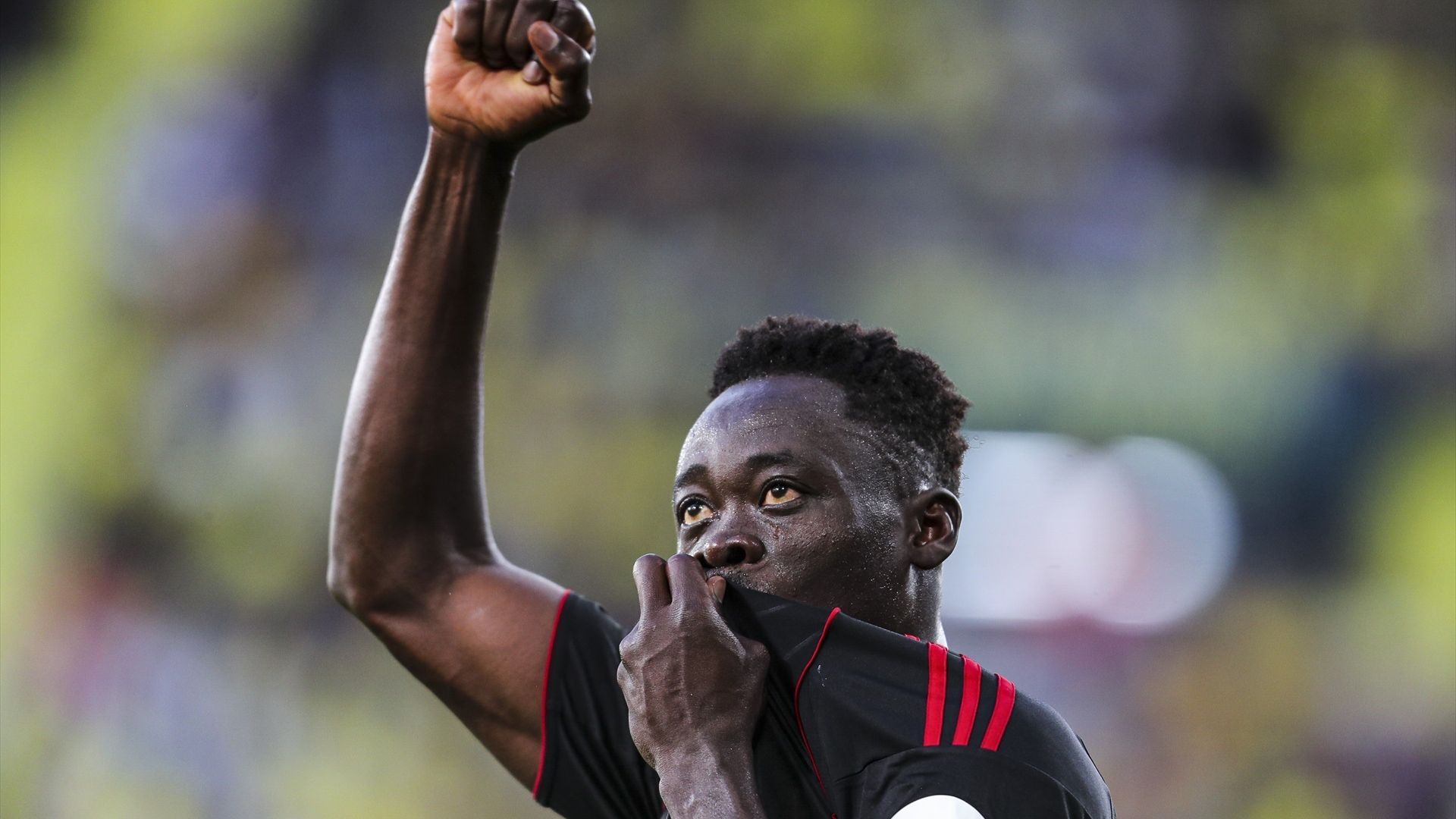 Akor Adams celebra su gol al Villarreal