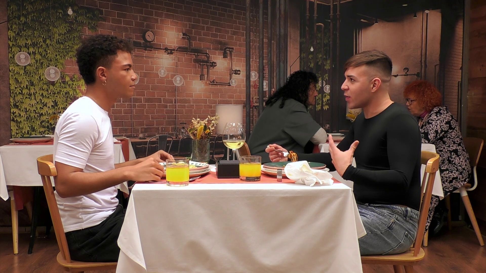Antonio descoloca a Víctor, su cita de ‘First Dates’, con una atrevida pregunta