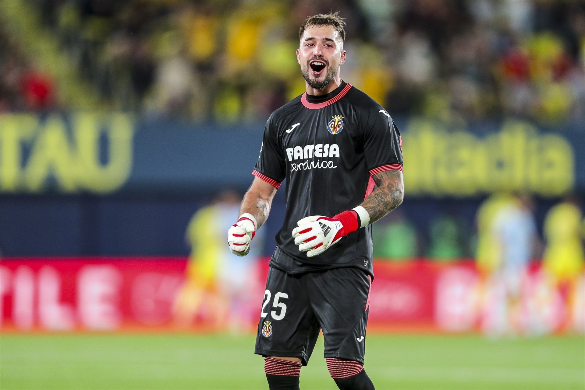 Arnau Tenas durante un partido del Villarreal esta temporada