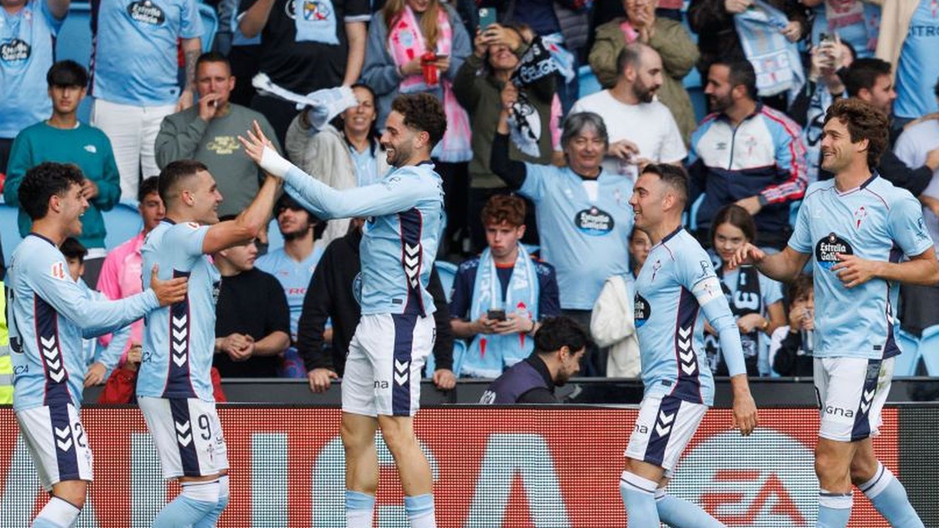 Celebración del gol de Jutglà