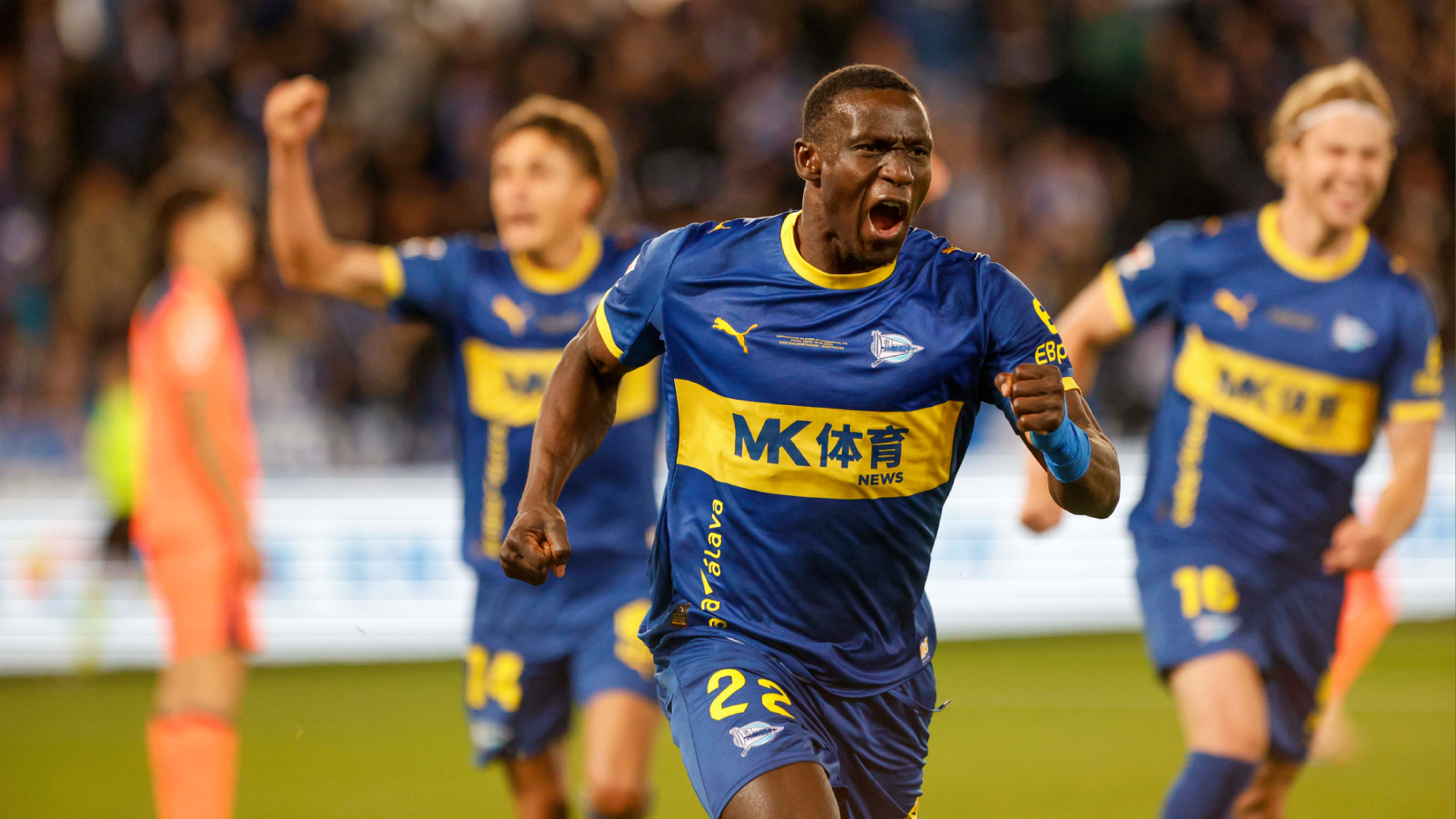 Diabaté celebra el 1-0 del Alavés al Barcelona