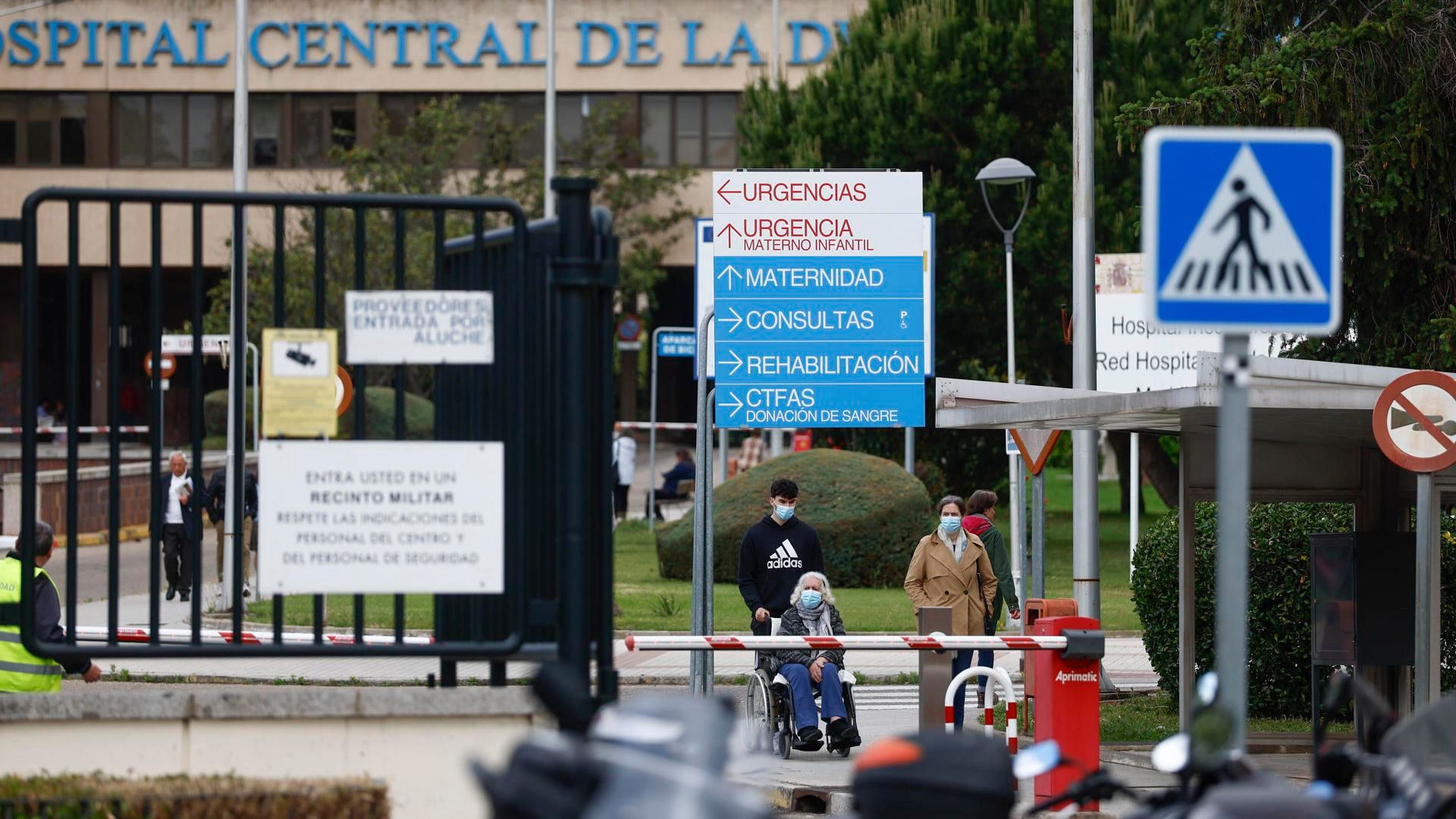 El aislamiento de los 14 españoles del crucero del hantavirus y la espera de sus familias: "Hemos llevado ropa y caprichos, algo para mejorar su cuarentena”