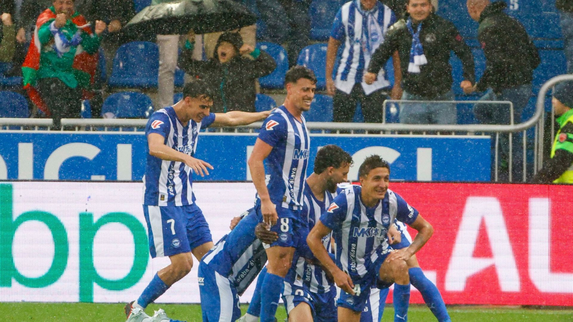 El Deportivo Alavés de Quique Sánchez Flores apura sus opciones de quedarse en LALIGA EA SPORTS