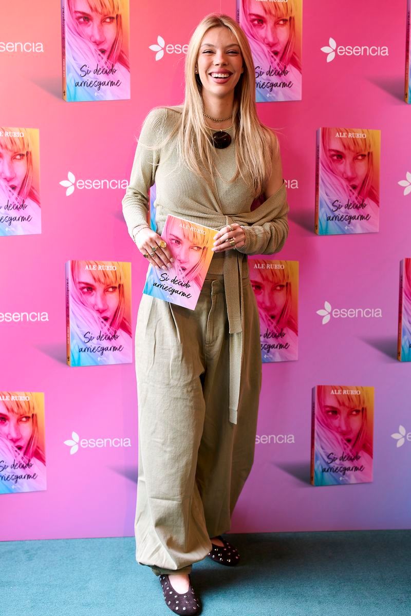 El look de Alejandra Rubio en la presentación de su libro, 'Si decido arriesgarme', ante la prensa