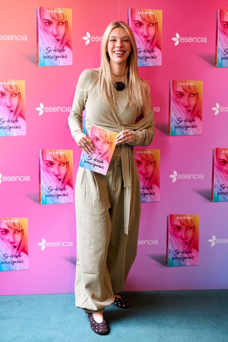 El look de Alejandra Rubio en la presentación de su libro, 'Si decido arriesgarme', ante la prensa