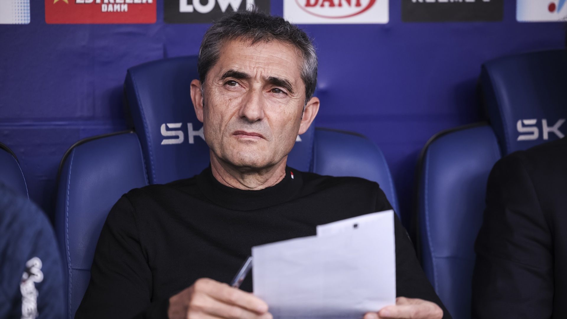 Ernesto Valverde en el banquillo ante el Espanyol en Cornellá Ernesto Valverde en el banquillo ante el Espanyol en Cornellá
