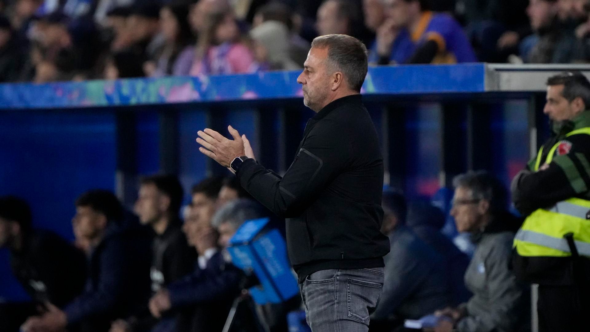 Hansi Flick durante el partido contra el Alavés