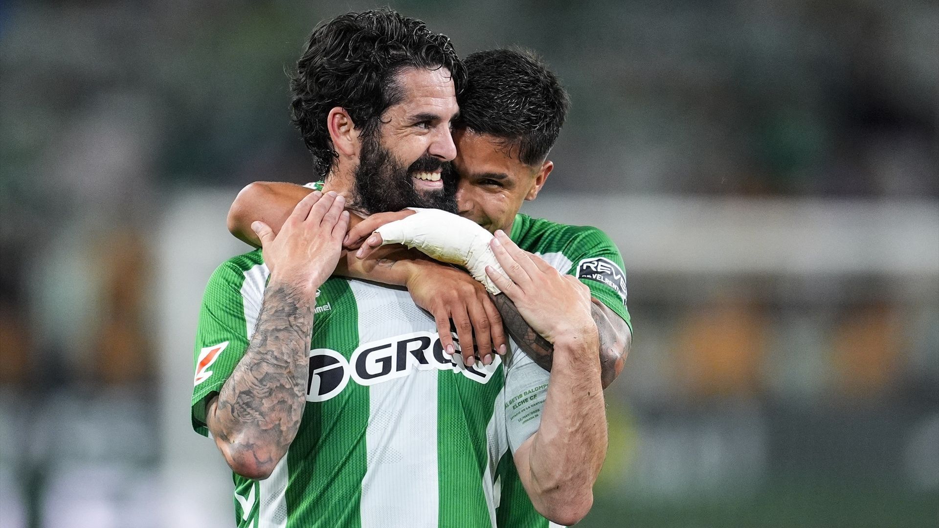 Isco Alarcón celebra la clasificación del Betis a Champions
